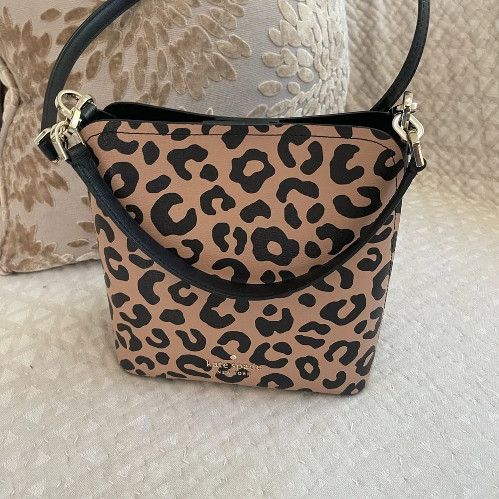 Kate Spade‎ Darcy Graphic Leopard Small Bucket Bag Crossbody